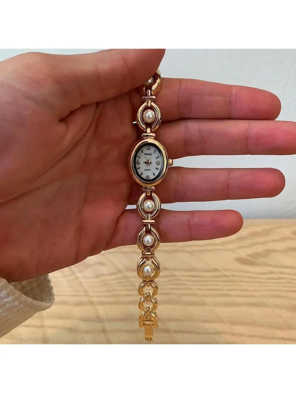 Luxury Y2K style Gold round stainless steel quartz pearl stone charm watch